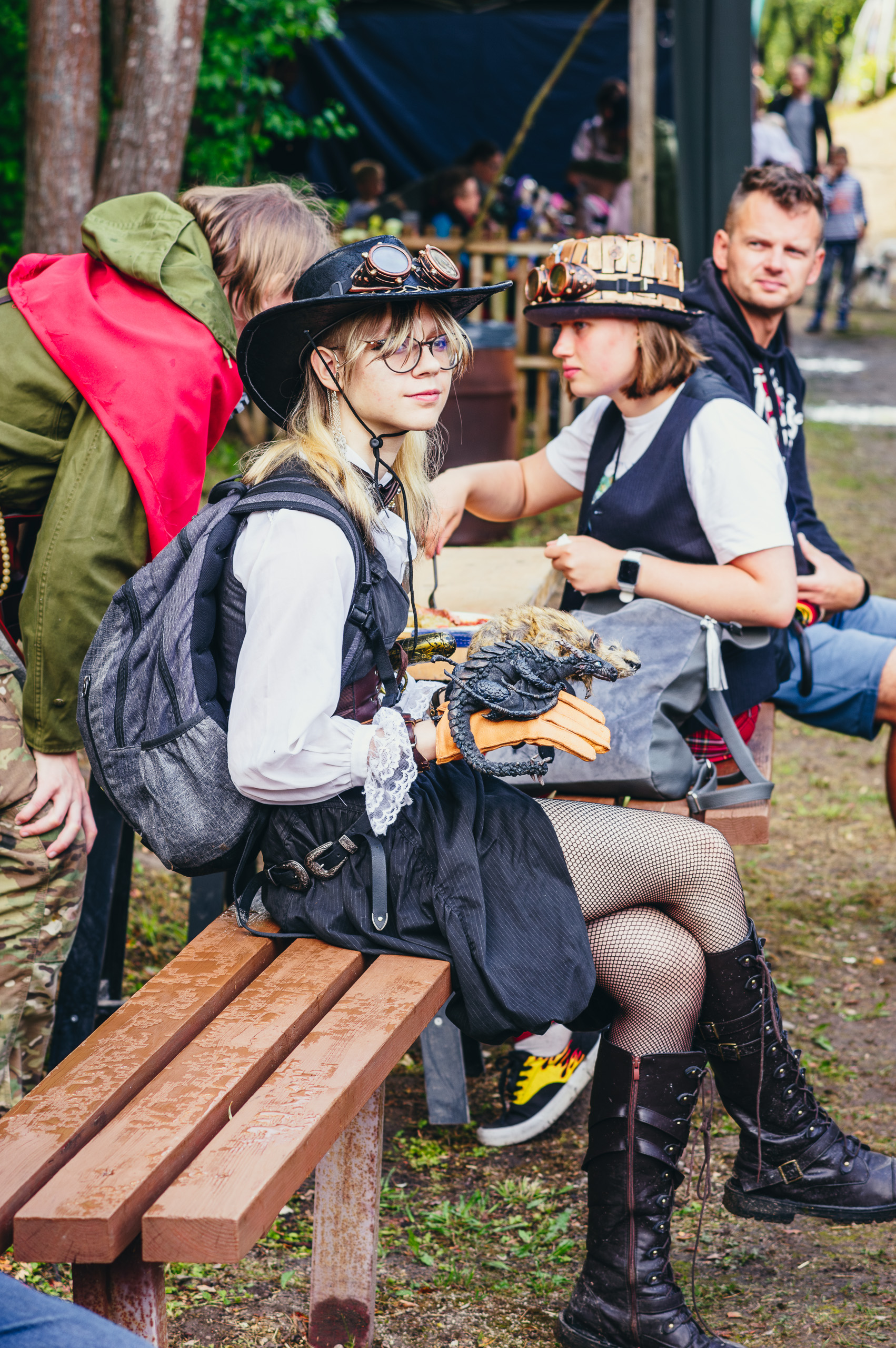 Stimpankas - ant merginos rankų jos augintiniai: drakonas ir žiurkė - Vilmanto Ramono nuotr.